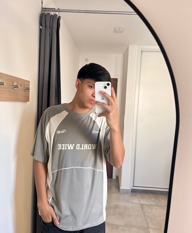 Remera Over World Wide